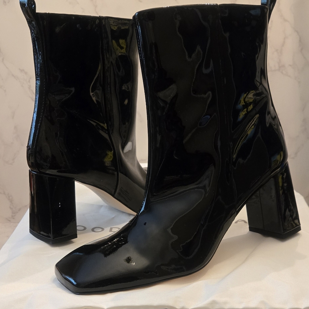 Good American Black Patent Leather Block Heel Booties